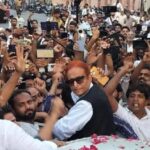 आजम खां का लोगो ने झुमका तिराहे पर किया स्वागत
